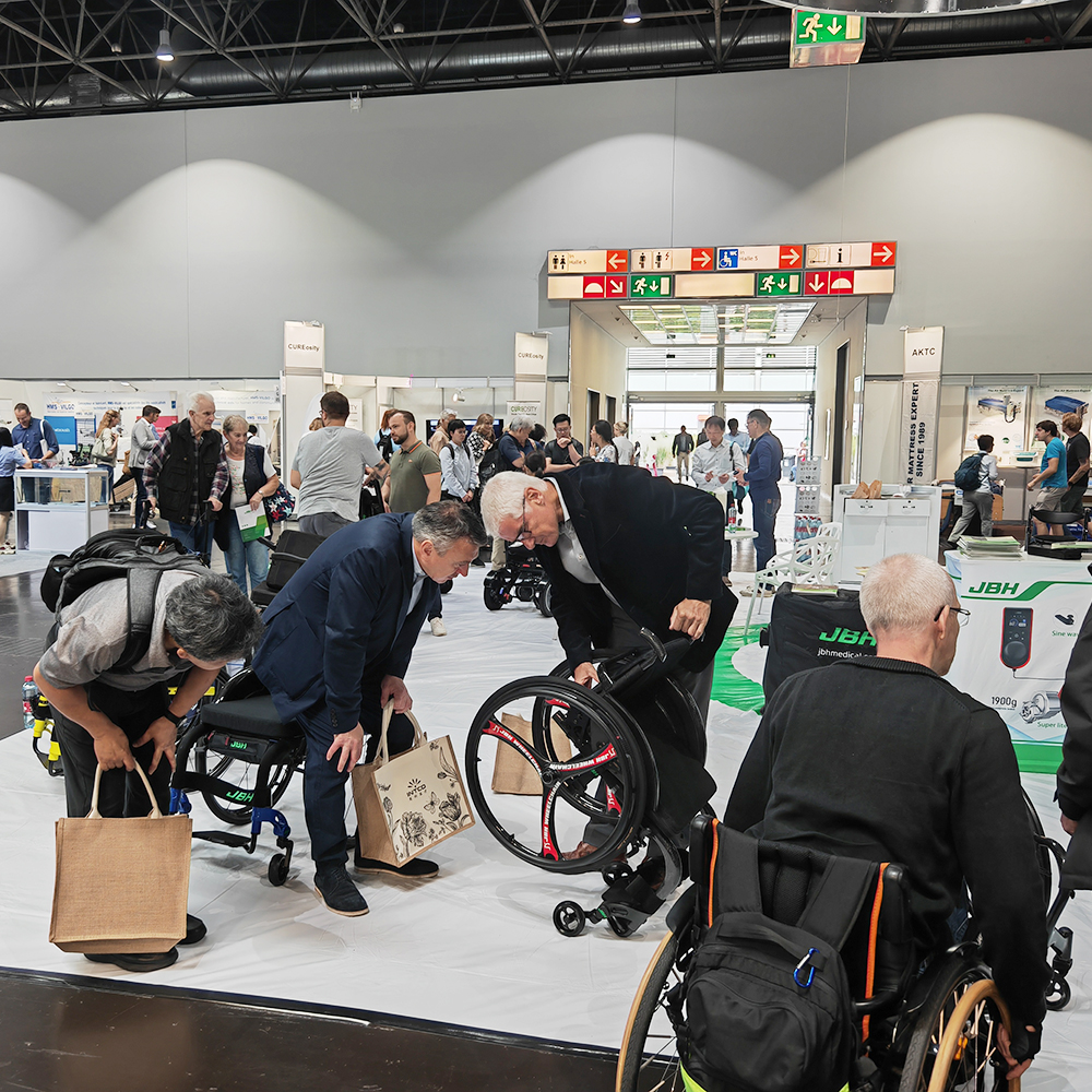 JBH Электрическая инвалидная коляска