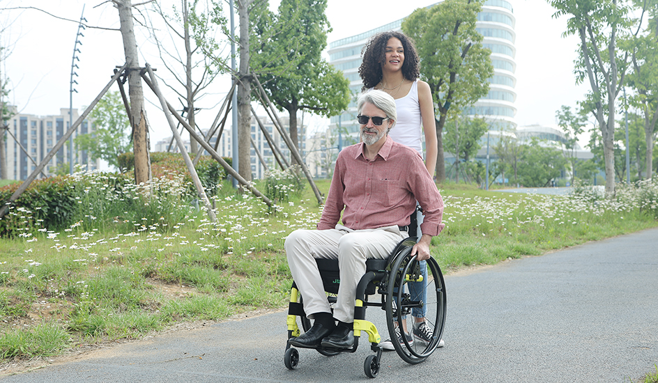 Ручная инвалидная коляска S004